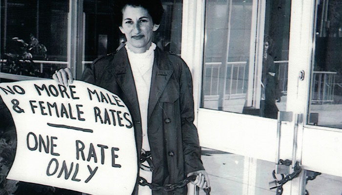 Zelda D'Aprano chained to the Commonwealth Building in 1969
