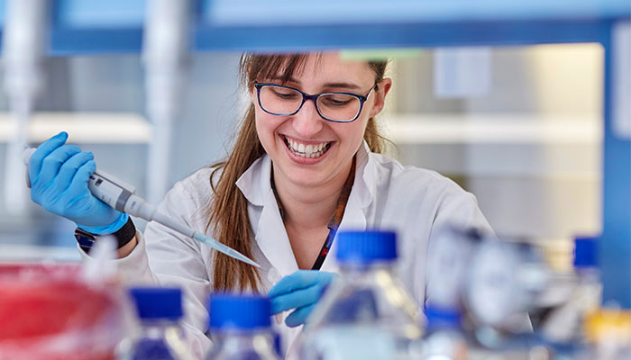 Image of a female scientist in a lab